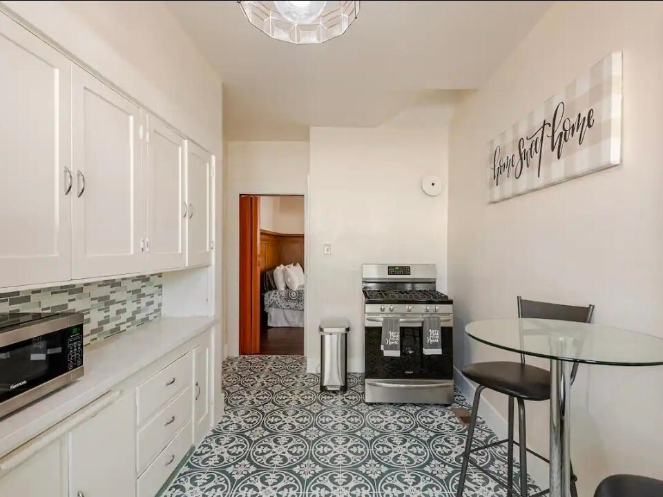 “Kitchen in corporate housing rental in Vallejo featuring modern finishes and functional layout.”