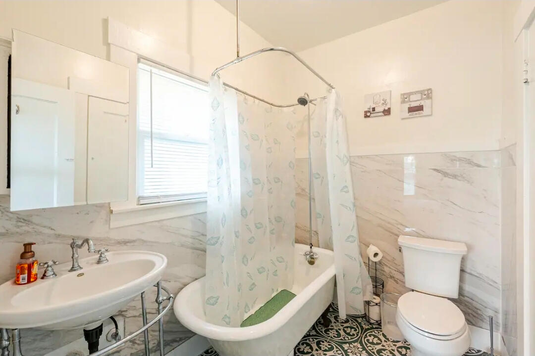 “Bright bathroom in travel nurse housing near Vallejo hospitals and downtown
